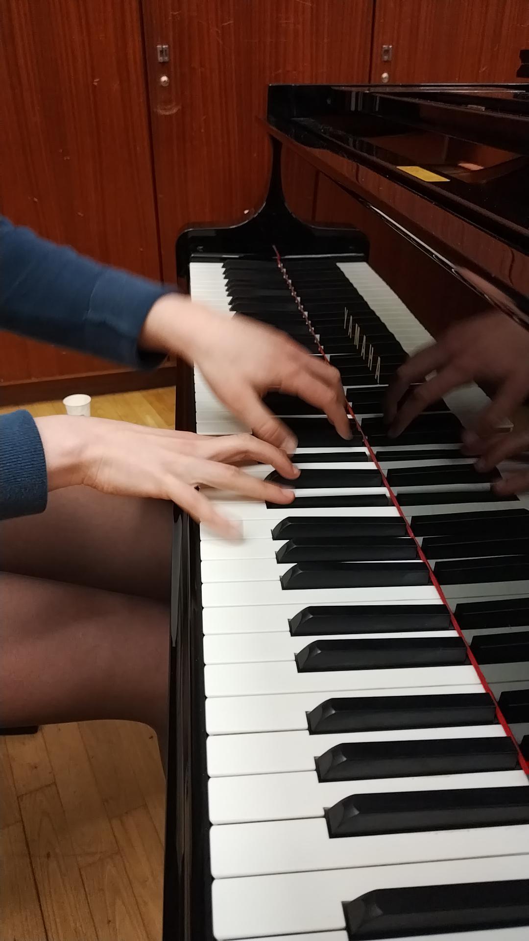Posture mains piano